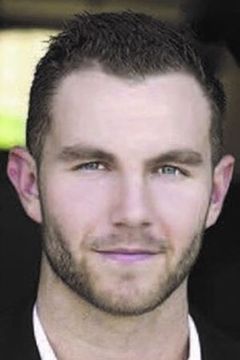 Joshua Veninga interpreta Santa Stripper