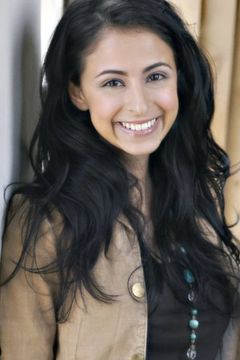 Jessica DiCicco interpreta Additional Voice (voice)