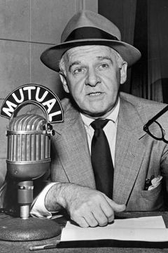 Walter Winchell interpreta Walter Winchell (voice) (uncredited)