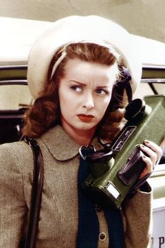 Noel Neill interpreta Gertrude Vanderworth