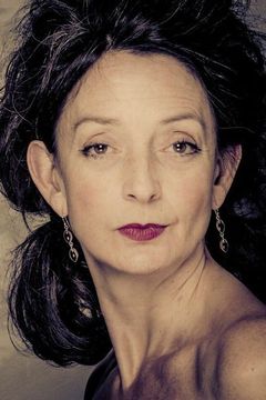 Sally Mortemore interpreta Irma Pince