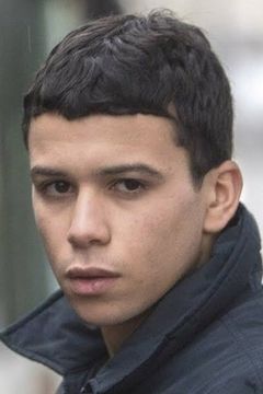 Iliès Kadri interpreta Kamel