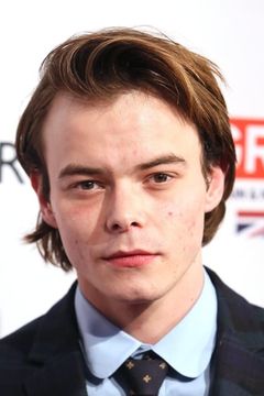 Charlie Heaton interpreta Stephen Portman
