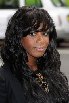 Shaznay Lewis interpreta Mel