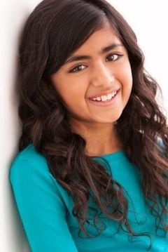 M'laah Kaur Singh interpreta Young Girl