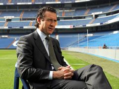 Jorge Valdano interpreta Self