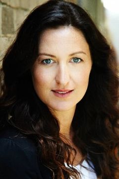 Kate Box interpreta Janice