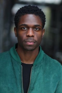 Jordan Peters interpreta Mark