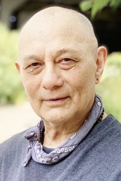 Ernest Abuba interpreta Engineer