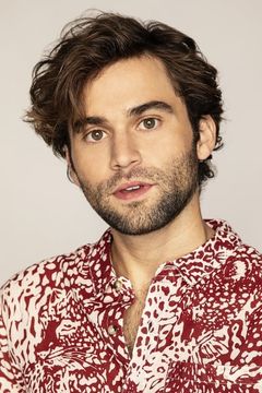 Jake Borelli interpreta Levi Schmitt