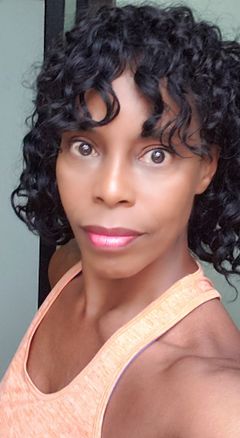 Cheryl Lewis interpreta Rachel's Mother