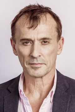 Robert Knepper interpreta Peter