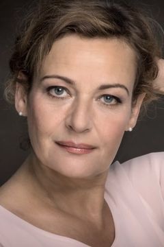 Lilly Forgách interpreta Mother of Derek