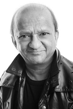 Kiran Shah interpreta Blunder