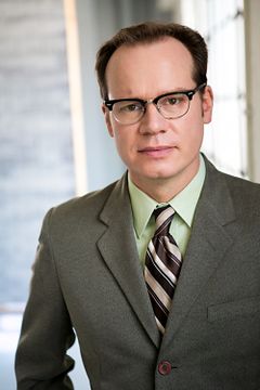 Tom Lommel interpreta Nathan's Dad