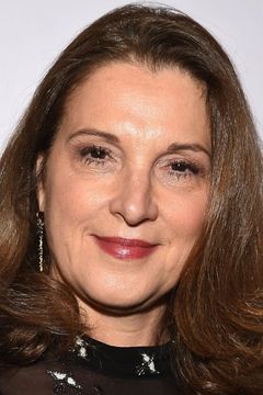 Barbara Broccoli interpreta Opera Patron (uncredited)