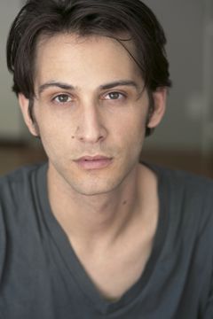 Barnett O'Hara interpreta Bar patron (uncredited)