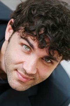 Gianluca Cammisa interpreta Giovane medico