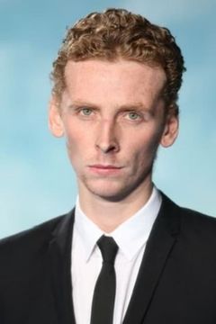 Edward Ashley interpreta Ser Steffon Fossoway