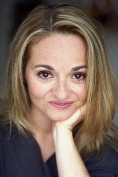 Barbara Tissier interpreta Aliénor (voice)