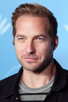 Ryan Hansen interpreta Stephen the Guard