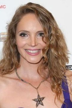 Laura Weissbecker interpreta Reporter