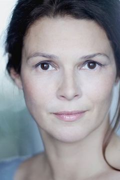 Delphine Forest interpreta Lucia Mondella
