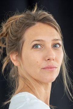 Florine Delobel interpreta Flora