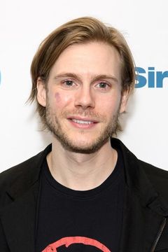 Zachary Booth interpreta Jared