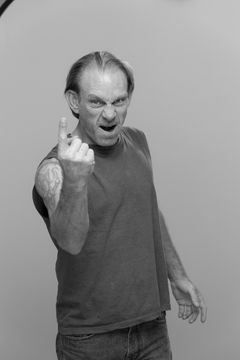 Simon Lockwood interpreta Drug Addict