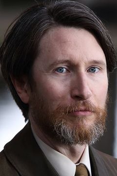 Jonathan Aris interpreta Dr Anderson