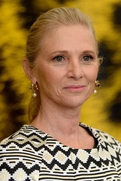 Esther Gemsch interpreta Doro Iselin