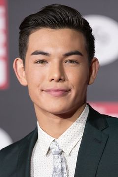 Ryan Potter interpreta Garfield'Gar' Logan / Beast Boy
