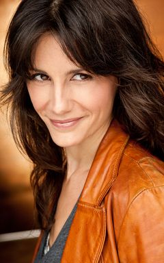 Jessica Blank interpreta Hallie's Mom