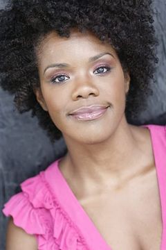 Rosalyn Coleman interpreta Mrs. Adisa