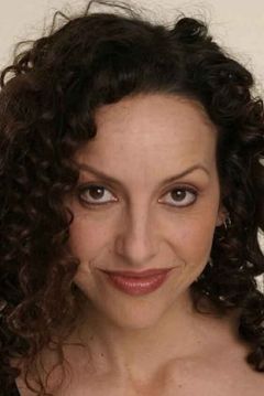 Ana Maria Jomolca interpreta Foster Mother