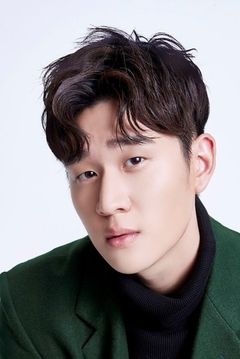 Eric Chou interpreta Benson