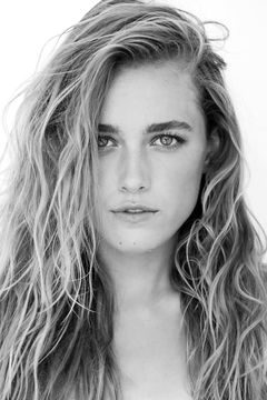 Madison Lawlor interpreta Miriam Yoder