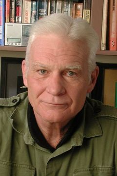 Dale Dye interpreta Charles Ivy