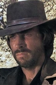 Lincoln Tate interpreta Roger / Gringo