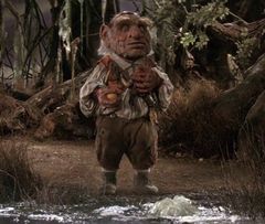 Shari Weiser interpreta Hoggle