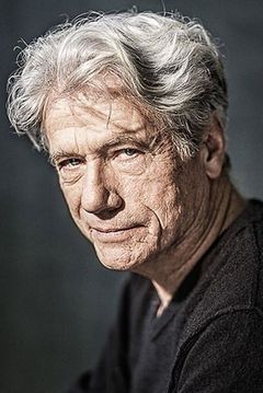 Jürgen Prochnow interpreta Captain Stolz