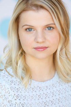 Hannah Swain interpreta Olga8