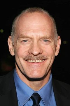 Casey Sander interpreta Chief Connors