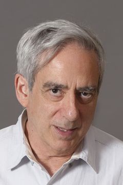 Robert Dorfman interpreta Walter