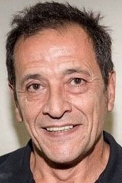 Miguel Angel Maciel interpreta Profesor Héctor Sachieri