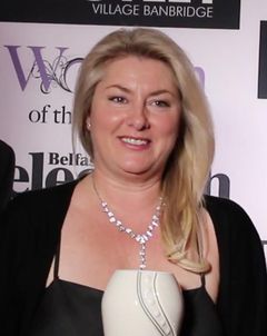 Pamela Smyth interpreta Herself