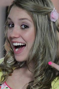 Lorena García interpreta Waitress 5