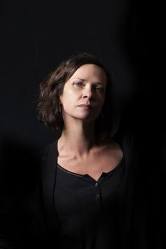 Myriam Muller interpreta Carla