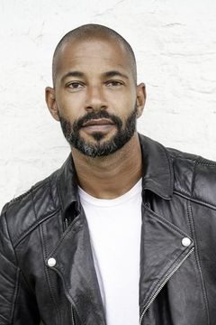 Tyron Ricketts interpreta Ryan Lessiter